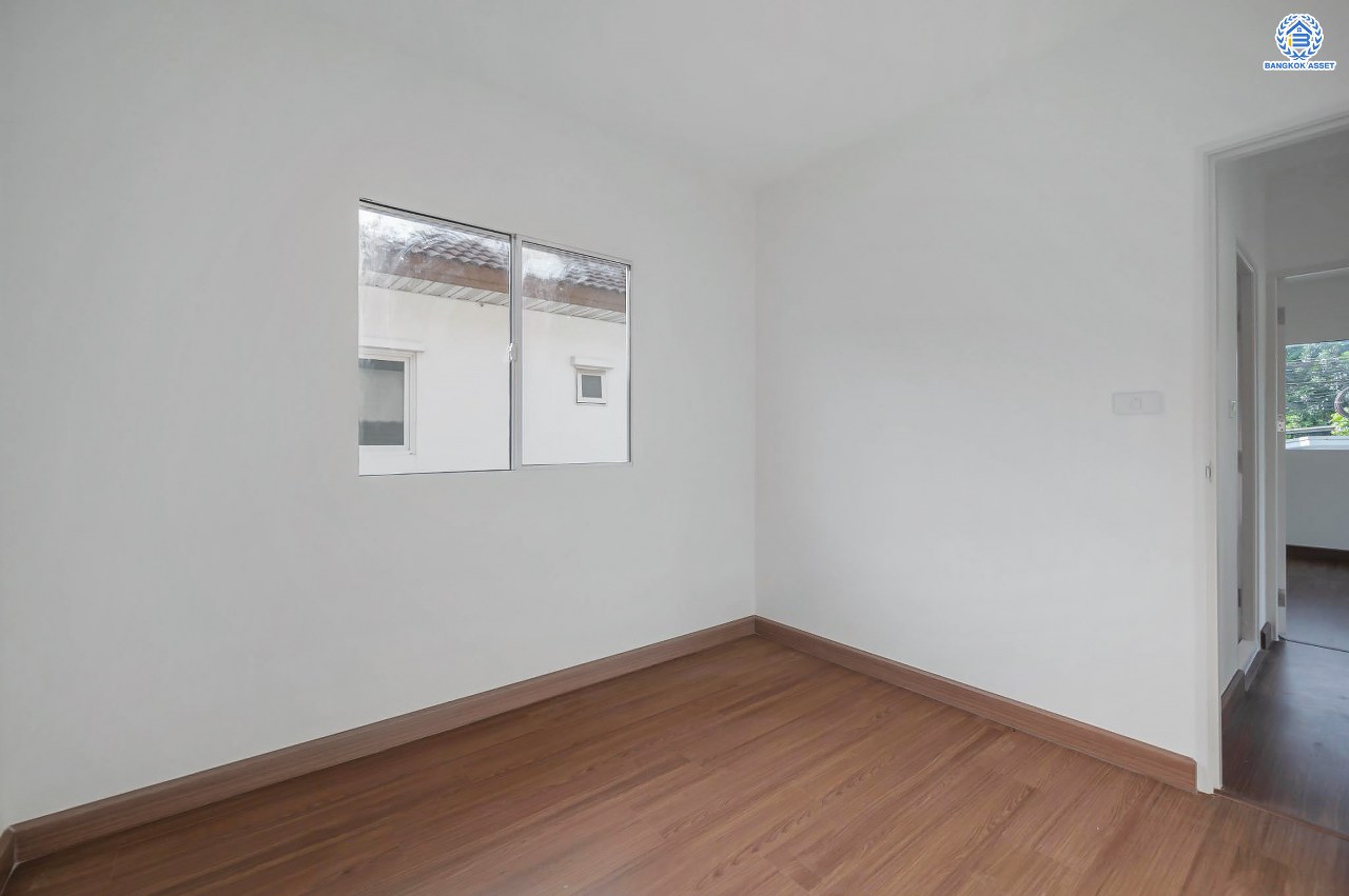 บ้านมือสองตกแต่งใหม่ โครงการ พฤกษาวิลเลจ10 บางใหญ่ หลังมุม เนื้อที่ 61 ตร.ว. ตอบโจทย์ทุกการอยู่อาศัย ฟังก์ชัน 3 ห้องนอน 2 ห้องน้ำ 1 ที่จอดรถ บรรยากาศเป็นส่วนตัว บนทำเลศักยภาพ เชื่อมต่อถนนกาญจนาภิเษก ใกล้เซ็นทรัลเวสต์เกต ทางด่วน "ศรีรัช" และรถไฟฟ้า "สถานีตลาดบางใหญ่"